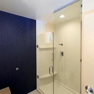 King Room Mobility or hearing accessible
